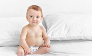com quantos meses o bebe começa a sentar