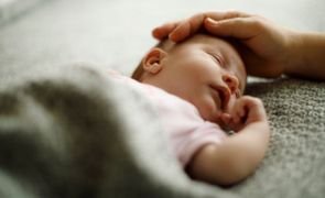 Com quantos meses o bebe dorme a noite toda