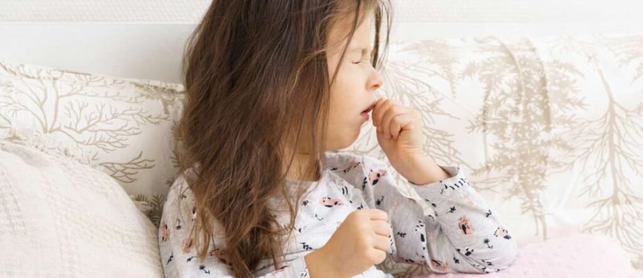 Como acalmar a tosse noturna infantil