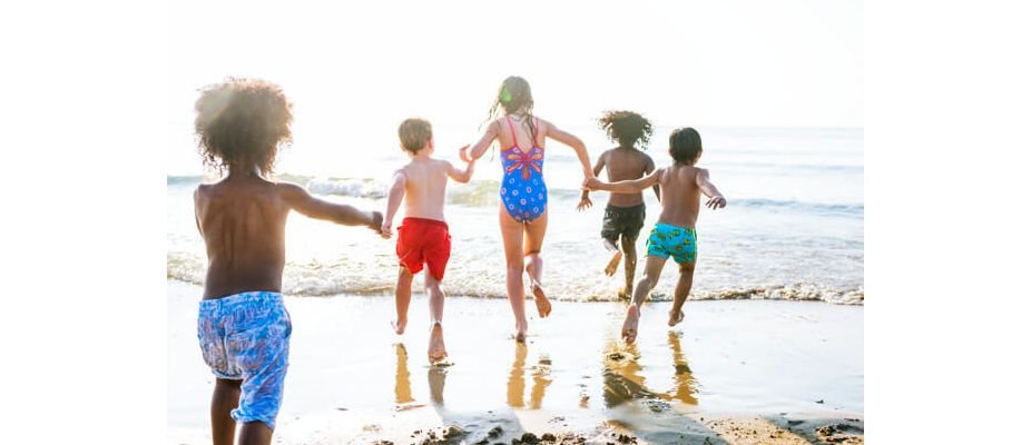 Dicas de roupa infantil para saída à praia