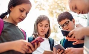 Bem Estar Digital para Crianas em 2026 Dicas para Equilibrar Telas e Brincadeiras Reais