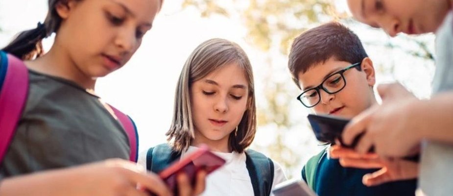Bem-Estar Digital para Crianças em 2026: Dicas para Equilibrar Telas e Brincadeiras Reais